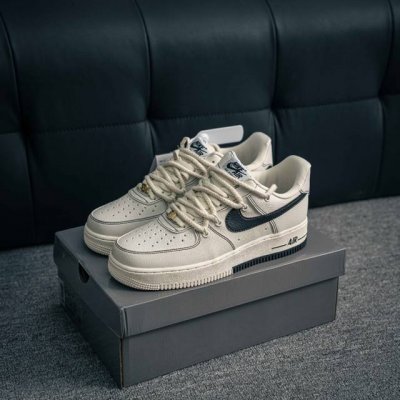 核心私 Air Force 1 原装级别 原楦头原纸板 打造纯正空军版型专注外贸渠道 全掌内置蜂窝气垫 原盒配件 原厂中底钢印、拉帮完美 货号：Sx 19680