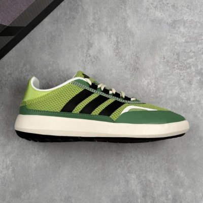 本地 核心私 阿迪达斯 Adidas Roamboat 休闲运动鞋防滑户外运动鞋 网面运动鞋 选用开放式网材鞋面，穿着舒适透气。鞋身以黑色为主色调，简约大气；配