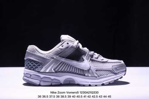 真标耐克nike Zoom Vomero 5 马拉松复古跑五代休闲运动慢跑鞋 采用环保纤维革饰片组合网眼布鞋面材质 升级正确后跟tpu加固 耐弯折热塑框架支撑鞋