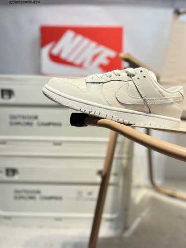耐克Nike Dunk Low 板鞋Sb系列经典百搭休闲运动板鞋加厚鞋舌的填充，使舒适性大大提升，同时也更方便穿脱中底部分则加入了脚感柔软舒适Zoomair气垫