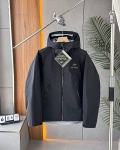 始祖鸟Arc‘Teryx Beta Lt Gore-Tex 男女情侣款硬壳冲锋衣 机能风拉链夹克 Betalt夹克设计简洁而通用，可提供高山环境所需的性能。采