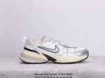 Nike 耐克 V2K Run 减震防滑 复古低帮跑步鞋 超火复古跑鞋，采用太空革组合呼吸网眼布鞋面材质，搭载正确4层组合底模，嵌入tpu加固稳定模块,双层md