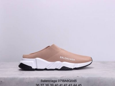 巴黎世家balenciaga 巴黎袜子鞋 懒人鞋 皇帝鞋 一脚蹬 太多的词汇来形容这款鞋子了 轻便 舒适穿着方便让它备受青睐 更是各大明星们的最爱 如果说之前的