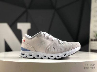 cloud X 4 昂跑 新兴品牌轻便低帮跑步鞋 首发实拍 鞋款以网球为灵感的运动休闲鞋，大胆的复古外观与革新科技融合，助力运动生活的活力探索，让你尽享全天候舒