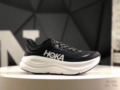 小红书推荐 Hoka W Bondi 9全新配色 这个品牌来自于新西兰的毛利语，Hoka表示大地，One One表示飞越，连起来就是飞越地平线，One One不
