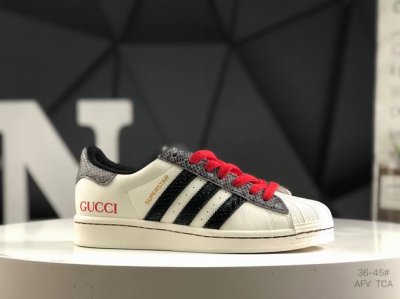 220 阿迪达斯/三叶草Adidas Originals Superstar 经典贝壳头系列低帮百搭休闲运动板鞋Supreme限定 货号： Bz2523 尺码：