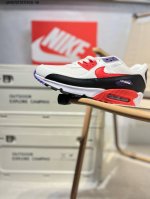 福利特价耐克Nike Air Max 90 经典复古小气垫缓震跑鞋 鞋面由皮和革织物打造，犀利的条线打造出酷劲十的足视觉效果 网布鞋增面强透气性，穿着为极舒适