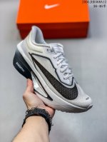 nk Zoomx Invincible Run Flyknit 6 轻量跑鞋 飞织低帮休闲运动慢跑鞋 厚底增高 老爹鞋 此鞋专为短跑运动员而生 是为 5 至 1