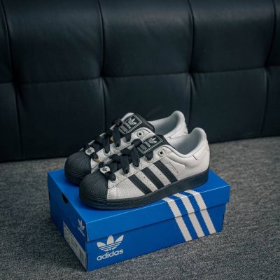 核心私 阿迪达斯Adidas三叶草 Originals Superstar Ii 贝壳头系列低帮经典百搭休闲运动板鞋 货号：Ji0124 尺码：35.5 36