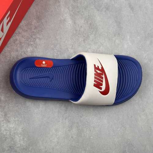 本地 核心私 Nike Victori One Slide Print Mix维多利一号系列夏季沙滩运动防滑一字潮流拖鞋 简约清爽的夏季必备单品 焕新升级经典必