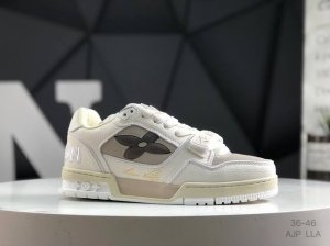 路易威登 Louis Vuitton Lv路易威登板鞋 乘风破浪的姐姐争先种草款,舒适透明底和百搭性霸屏整个时尚娱乐圈，正品1:1套楦复刻，细节调整完美主义！鞋