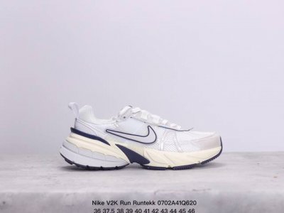 Nike 耐克 V2K Run 减震防滑 复古低帮跑步鞋 超火复古跑鞋，采用太空革组合呼吸网眼布鞋面材质，搭载正确4层组合底模，嵌入tpu加固稳定模块,双层md