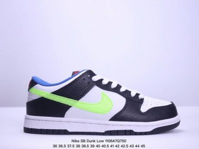 耐克Nike SB Dunk Low 扣篮系列 复古低帮休闲运动滑板板鞋。采用脚感柔软舒适ZoomAir气垫，有效吸收滑板等极限运动在落地时带来的冲击力，为街头