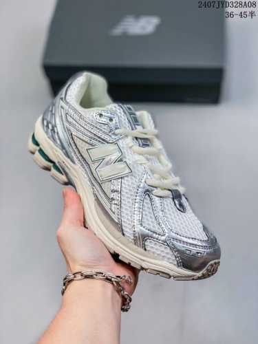 New Balance 1906系列复古老爹风休闲运动慢跑鞋 M1906Rjv #采用轻质牛剖革拼接透气网眼衬垫织物鞋面材质 T-Beam大底提供足步弓支撑，保
