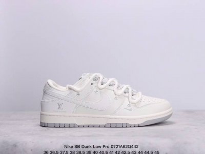 耐克nike Sb Dunk Low Pro 复古低帮 真标 休闲运动滑板板鞋。采用脚感柔软舒适zoomair气垫，有效吸收滑板等极限运动在落地时带来的冲击力，