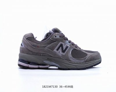 new Balance 2002 复古休闲跑步鞋 灰绿 最新出的2002R系列，鞋款延续了经典科技，升级版n-Ergy缓震物料机能与材质上脚太舒适了，鞋面的柔软