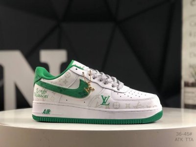 真标带半码 耐克 Nike Air Forc 1 Low 低帮 板鞋 Force 1 Low 空军一号低帮百搭休闲运动板鞋。柔软、弹性十足的缓震性能和出色的中底
