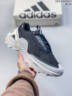 Adidas Edge Runner 时尚舒适防滑耐磨 低帮跑步鞋 简约大方的造型设计 给人以随性休闲的格调 穿着舒适轻便 满足日常个性穿搭 尺码： 40-45