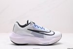 公司级nk Zoom Fly 5 Prm 不可战胜系列轻量飞织低帮休闲运动慢跑鞋 此鞋专为短跑运动员而生，是为 5 至 10 公里距离的赛事和训练打造。整体设计