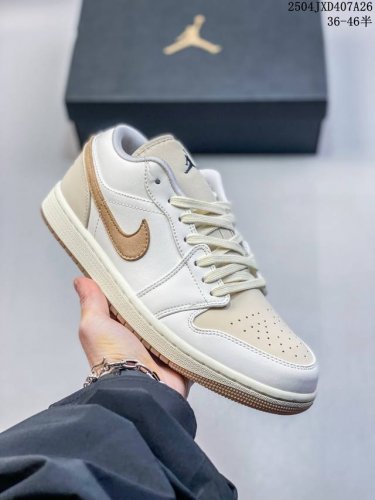 真标带半码！ 耐克Nike Air Jordan 1 Mid“ Aj1 乔1代 乔丹一代低帮系列经典复古文化休闲运动篮球鞋采用头层皮与牛剖革鞋面材质#中底注胶孔