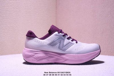 公司级新百伦New Balance W880系列复古老爹风休闲运动慢跑鞋 880系列是New Balance的次顶级缓震跑鞋，脚感软弹舒适，缓震性和稳定性都不错