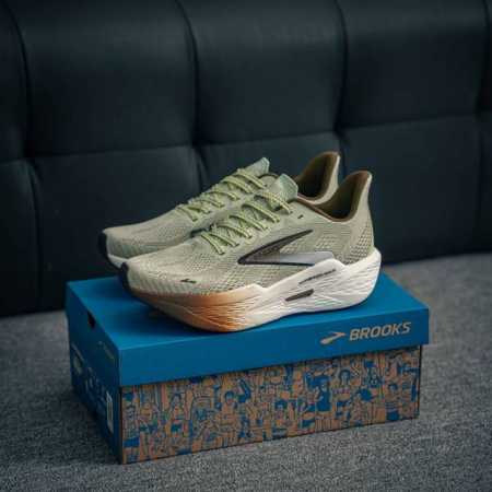 核心私 Brooks布鲁克斯Hyperion Max 烈风2 减震竞速马拉松专业跑鞋 货号：110434 1D 406 尺码：40 40.5 41 42 42. - 点击图像关闭