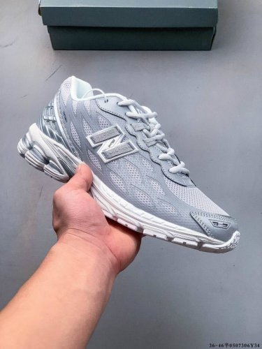 new Balance M1906Ri Nb宝藏老爹鞋款，复古元素叠加，质感超级棒，楦版型材料细节做工精细，货如实拍图 作为Nb最经典的档案鞋型之一，与 2一样