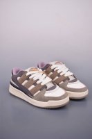 Adidas Originals Forum 0 Cl 三叶草低帮 复古潮流休闲面包鞋 生生不息的经典之作 短绒麂皮面料 质感满满 加厚了中底 提供出色的缓震性