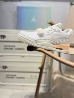 220 Air Jordan Legacy 312 乔丹篮球鞋系列 号称 “最强三合一” 的 Jordan Legacy 312，自然有着杂交结合的设计，它的名