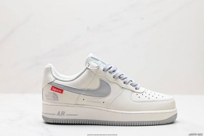 公司级耐克nike Air Force 1 Low 空军一号低帮百搭休闲运动板鞋。柔软、弹性十足的缓震性能和出色的中底设计，横跨复古与现代的外型结合，造就出风靡