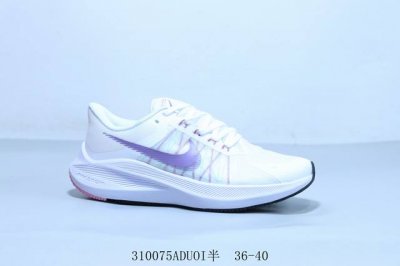 140 耐克Nike Zoom Winflo 8登月 休闲运动跑步鞋。材质上升级更显耐磨性提高同时也使运动鞋在穿着的时候灵活度也得以提升 310075Aduoi