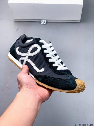 loewe罗意威 Ballet Runner 2.0小牛皮 圆头系带 低帮 生活休闲鞋 罗意威全新版大头运动鞋Ballet Runner2.0 以其独特的设计和