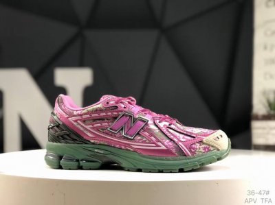 Nb New Balance M1906 Nb宝藏老爹鞋款，复古元素叠加，质感超级棒，楦版型材料细节做工精细，货如实拍图 作为Nb最经典的档案鞋型之一，与 2一