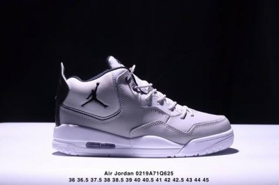 Jordan 乔丹 男女鞋真标半码制，原楦原纸版数据开发，采用荔枝纹牛剖革鞋面材质，缜密定位拉帮及注胶效果，中底Pu内嵌开窗式Air缓震气垫30周年的献礼，耐克