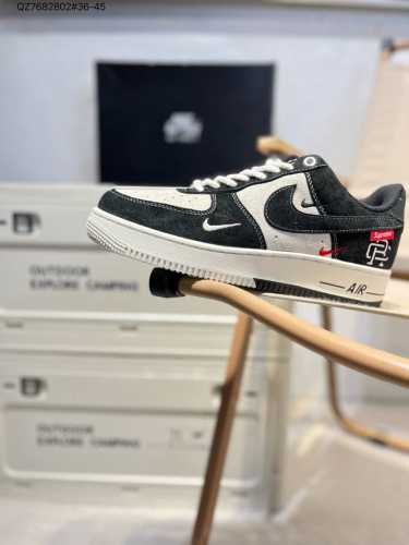 耐克 Nike Air Force 1 '07空军一号 百搭休闲运动板鞋。柔软、弹性十足的缓震性能和出色的中底设计，横跨复古与现代的外型结合，造就出风靡全球三十