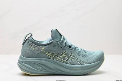 公司级Asics 亚瑟士Gel-Nimbus 26稳定跑鞋鞋面采用双层提花网面设计，提高包裹性和透气性，后跟搭载稳定系统科技T-Gel提升整体支撑力和结构感，减