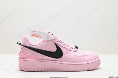 真标ambush X Nk Air Force 1‘07 Low ”Phantom“ 联名款 空军一号低帮休闲板鞋 #鞋款鞋身以及内衬均采用了纯色皮革打造，标志