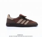 阿迪 Ad Handball Spezial 公司级经典款 复古休闲板鞋 全鞋采用反毛皮制作 牛筋耐磨大底 承载青春情怀的板鞋 经典三条杠装饰鞋侧 品牌辨识度清