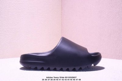 west X Adidas Yeezy Slide Glow Green 椰子户外风格沙滩涉水百搭运动穿搭拖鞋拖鞋 Yeezy Slide 采用 Eva 泡棉以