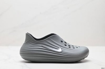 公司级Nike Reactx Rejuven8 耐克 简约舒适 洞洞鞋 由兼具轻便性和耐用性的Eva泡沫打造 拖鞋的外观十分吸引人 融合了舒适与时尚的元素 延续