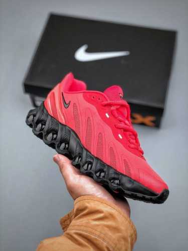 Nike Air Max Dn8 耐克运动舒适减震气垫跑步鞋 #鞋款旨在透过 Dynamic Air 技术提升全天穿着体验，当中首次采用了全掌 Dynamic