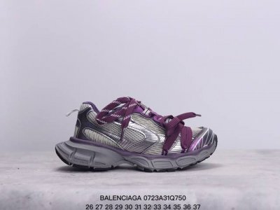童鞋balenciaga 巴黎世家 儿童运动鞋 采用环保再生超纤革与网眼织物鞋面材质 原鞋一致重度做旧效果 ，全原装eva环保去臭环型鞋垫，全新开发5层私模,搭