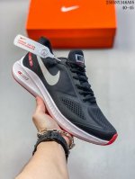 nike Run Swift 3 短跑运动鞋W11 跑步鞋专为短距离跑步设计。经典版型焕新升级，透气稳固。鞋面在鞋口和鞋舌区域搭配经典接触点设计，易于穿脱。融入