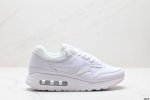 真标nike Air Max 1 耐克气垫 缓震 耐磨运动鞋 鞋身材质均选择皮革 织物 麂皮多种材质覆盖 保证质感的前提下 层次感也相当不错 带有开窗式 Air