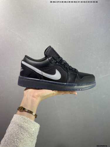 公司级Air Jordan Aj1 Low 低帮系列 黑色 鞋型细节堪称完美，非常有必要拿回去对比下竞品！ 给足利润空间操作，吹牛的话不多讲这个价格p到手你就懂