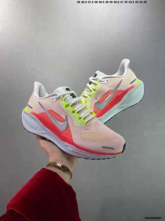 公司级Nike 飞马新鞋 触感柔软，质感升级！随着“耐克 蓝图 系列”在巴黎的盛大发布，全新一代 登月41代 Nike Pegasus 41也正式登场啦！Nik - 点击图像关闭
