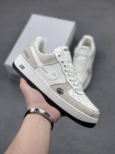 Nike Air Force 1 Low 空军一号低帮百搭休闲运动板鞋。柔软、弹性十足的缓震性能和出色的中底设计，横跨复古与现代的外型结合，造就出风靡全球三十多