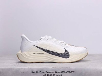 Nike 耐克 男女鞋真标半码制，采用全新双层超轻透气网眼布材质，内里嵌入定型海绵，中底搭载前zoom+全掌react配置全新耐克nike Air Zoom P