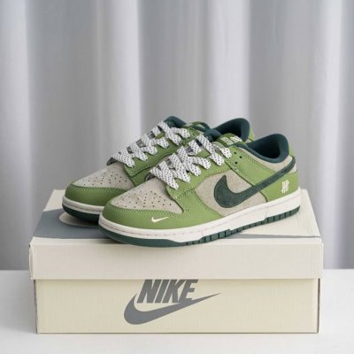 核心私 Nike Dunk 全套原楦原模倾力打造完美版型 独家原厂航空铝磨具打磨大底 鞋头坡度极致还原 无解鞋型 原盒原配 圈内天花板工艺 原厂冲刀 超高清洁度