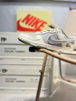 nike Sb Dunk Low“斯图西联名” 周年高端定制 低帮休闲板鞋 定制鞋盒 大厂纯原品质出货 超高清洁度 皮料切割干净无任何毛边 细节完美Xf8698
